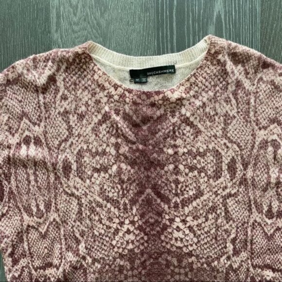 360 Cashmere Khloe Snake Print Crewneck Relaxed Fit Cashmere Lightweight Sweater - Picture 12 of 14